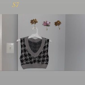 Cropped houndstooth crop top